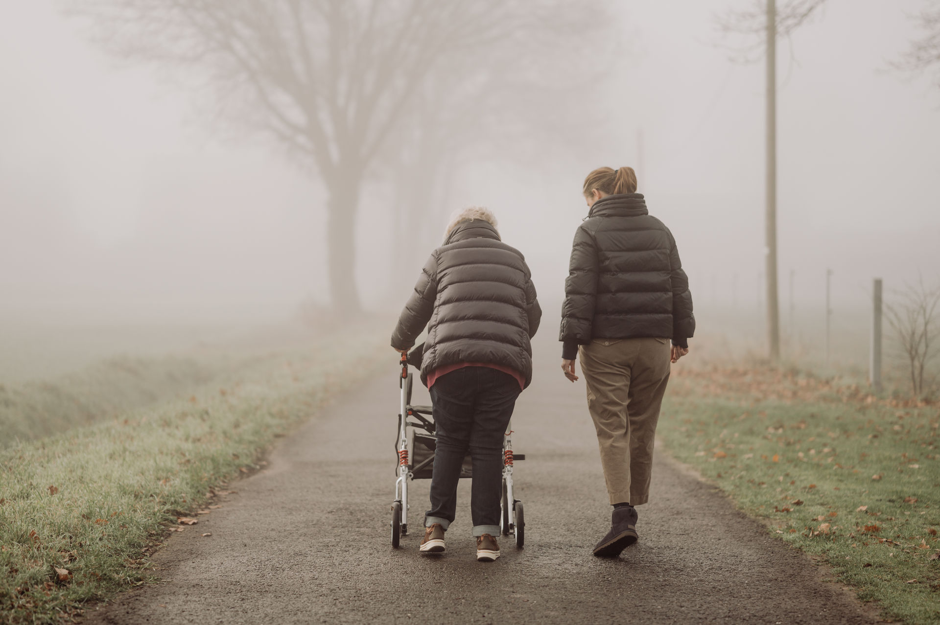 Wir begleiten Sie zu Terminen und gehen spazieren. Sie sind nicht alleine.